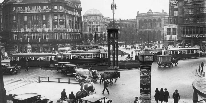 Omslagsbild till Farväl till Berlin av Christopher Isherwood